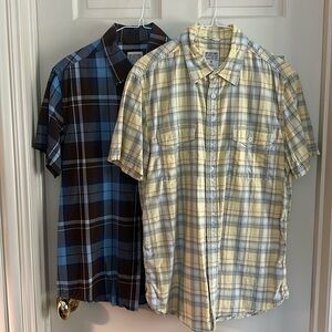 Bundle of 2 Men’s Mossimo Short Sleeve Button Down Shirts - Athletic Fit Sz M